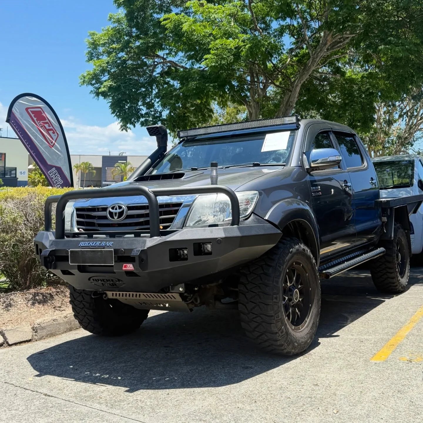 Toyota Hilux 12-15 078-02sq Rocker Front Bar Square Light Triple Loops + Bracket + Underprotection Plate If Available
