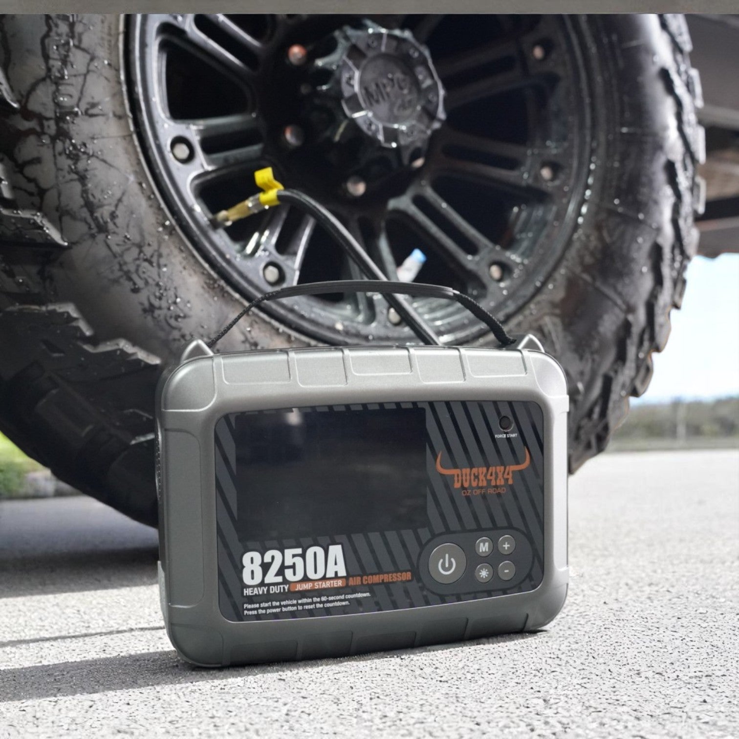 DUCK4X4 Jump starter with Air Compressor / Power Bank / Torch - 32000MAH