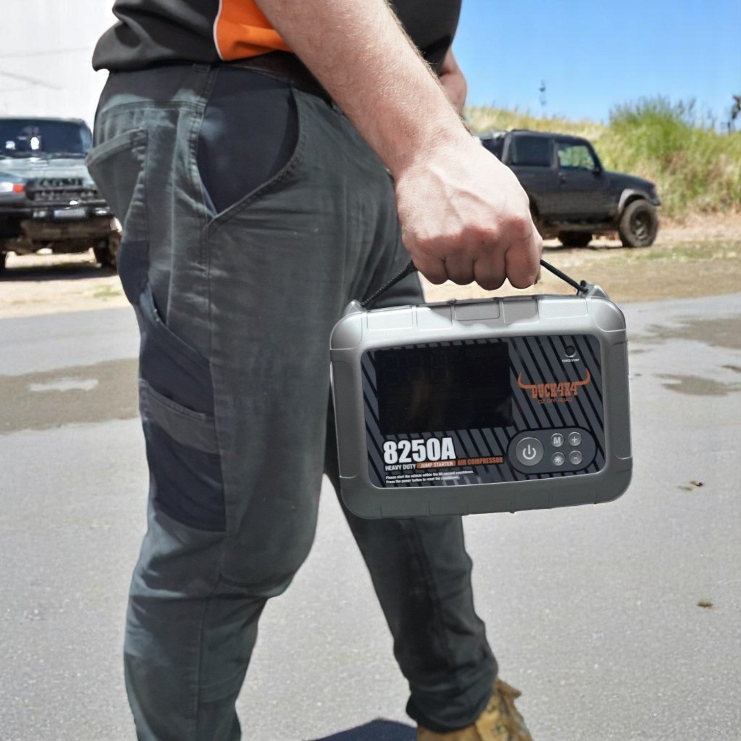 DUCK4X4 Jump starter with Air Compressor / Power Bank / Torch - 32000MAH