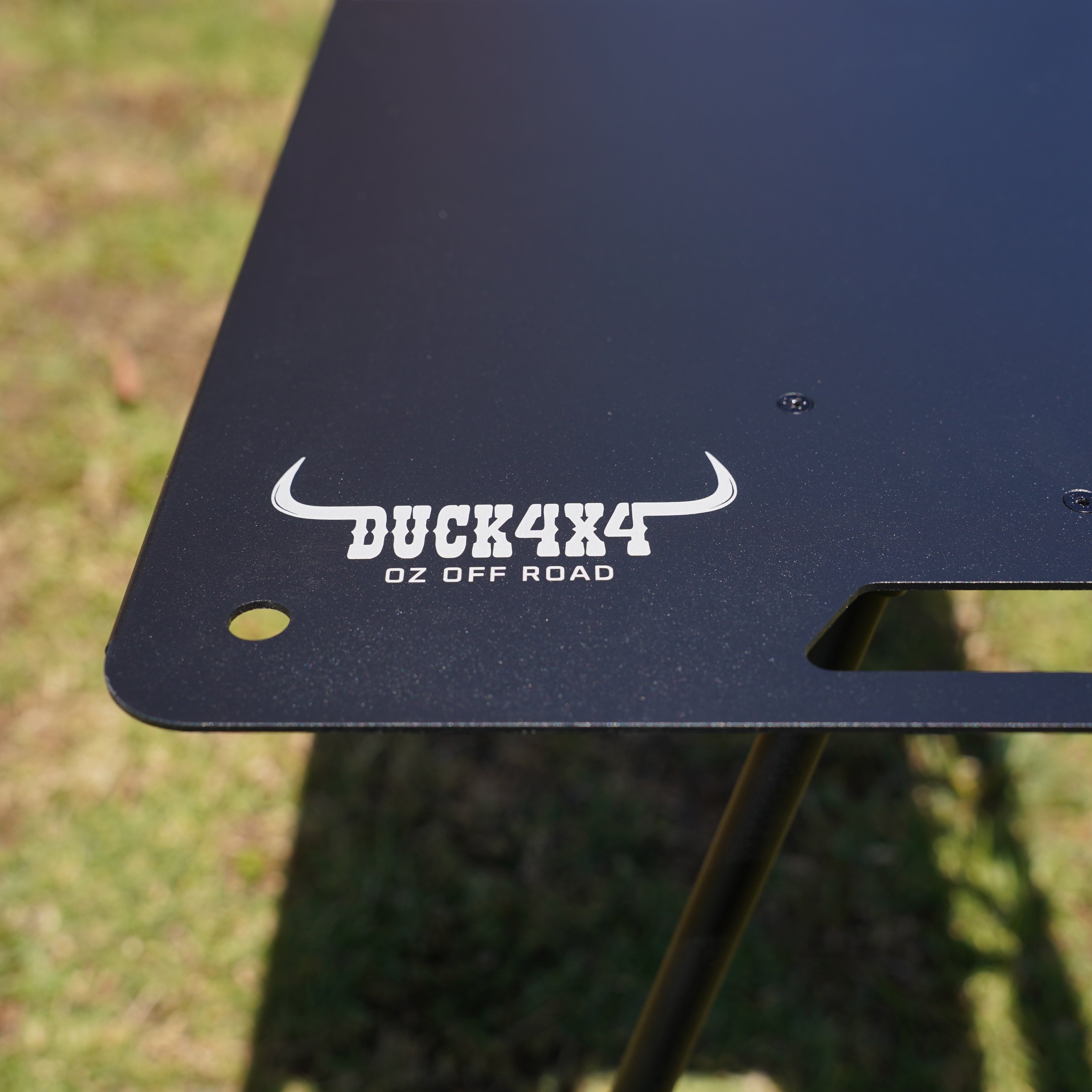 DUCK4X4 Medium Top End Table