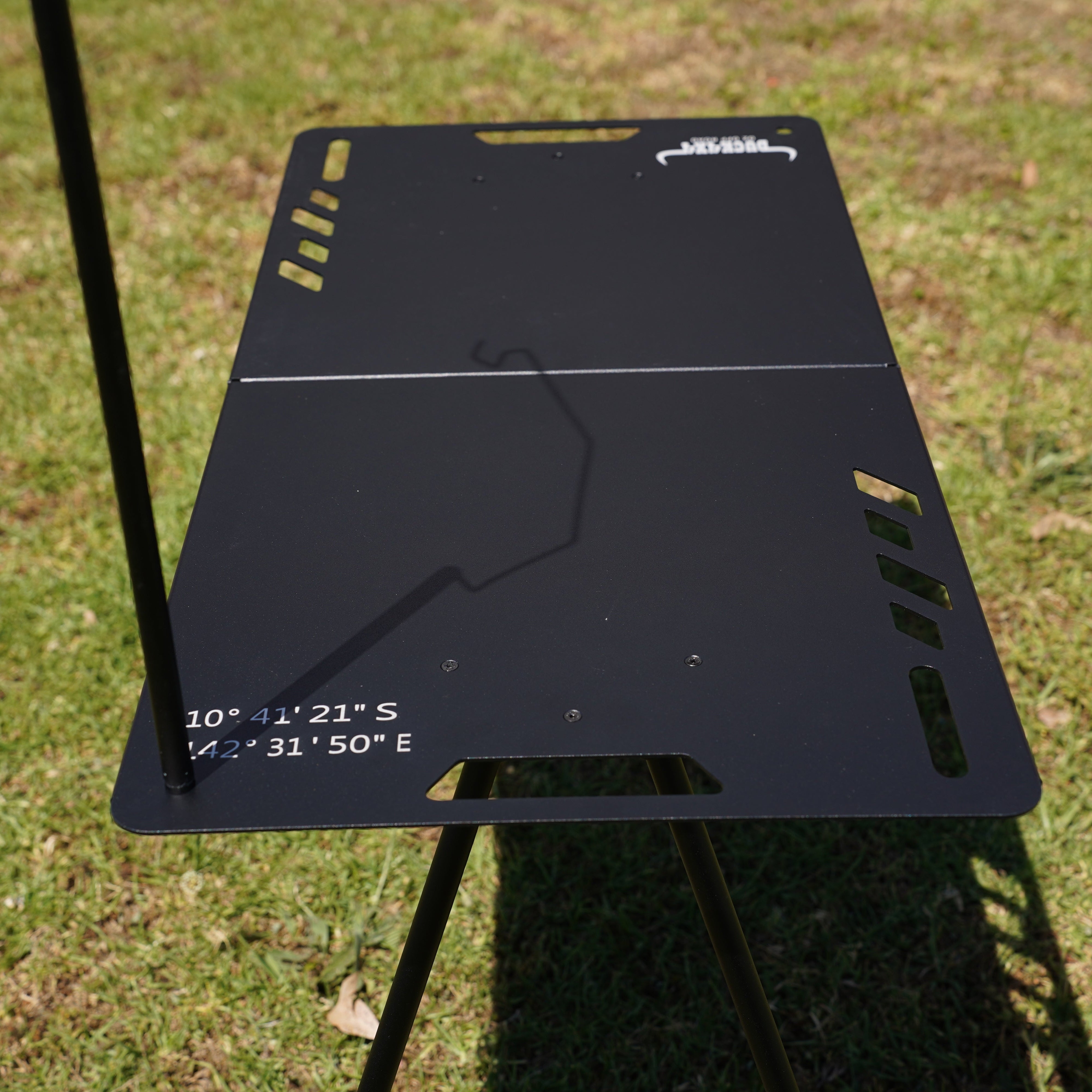 DUCK4X4 Medium Top End Table