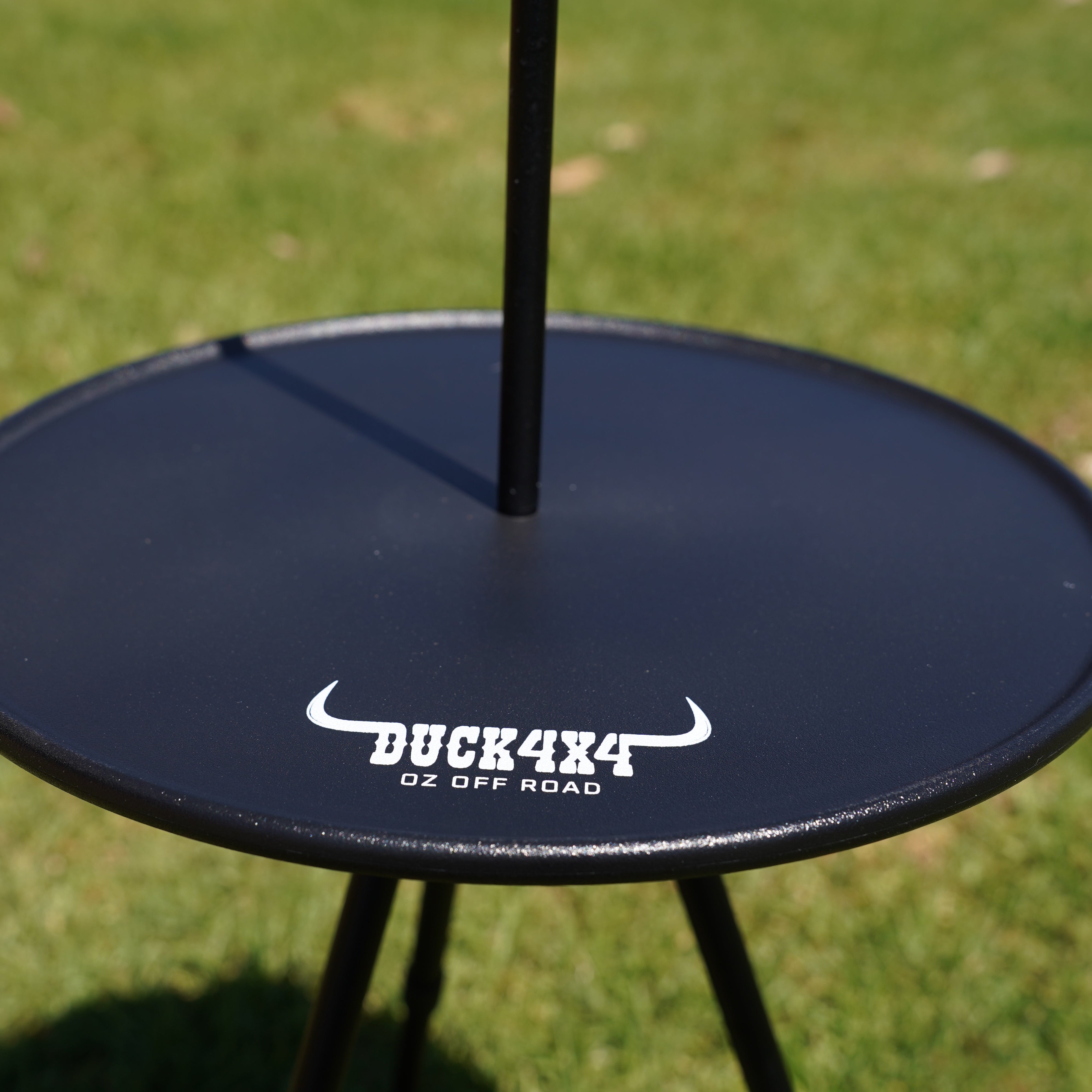 DUCK4X4 Tripod Round Table