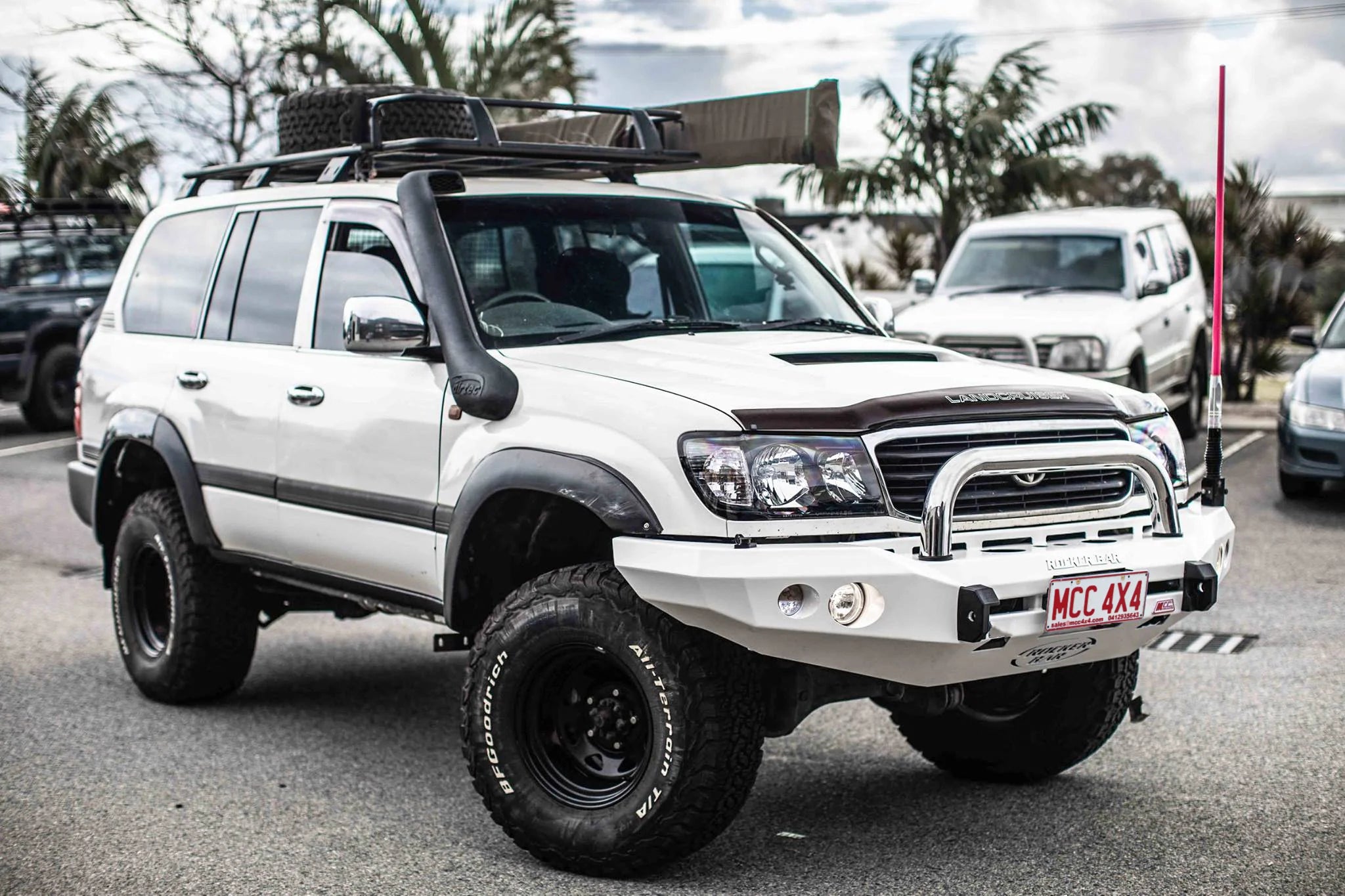 Land Cruiser 105 series 1998-2007 078-01SQ Rocker Bull Bar Single Sand Black Loop Package