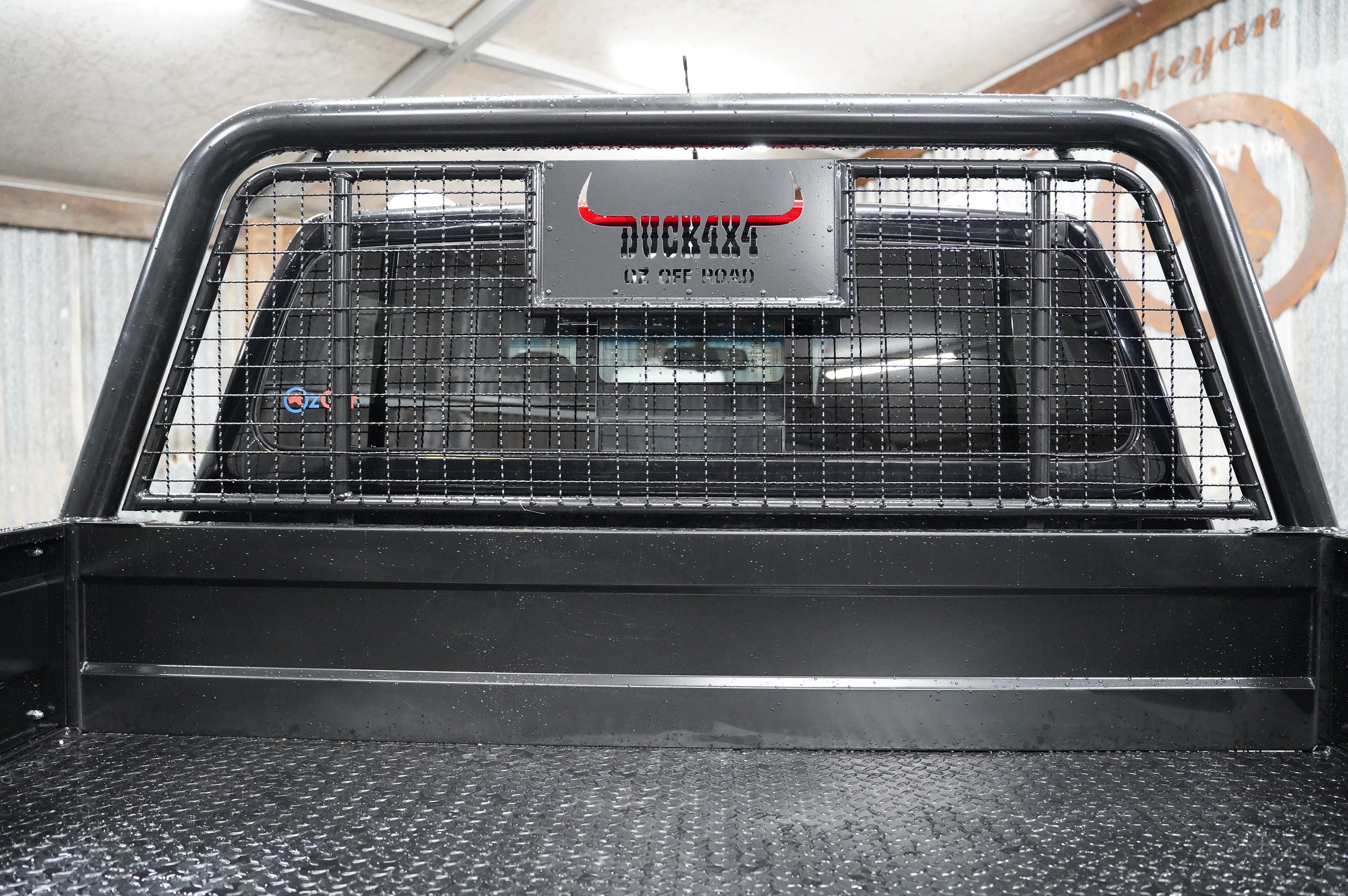 DUCK 4X4 TRAY DUAL CAB BLACK