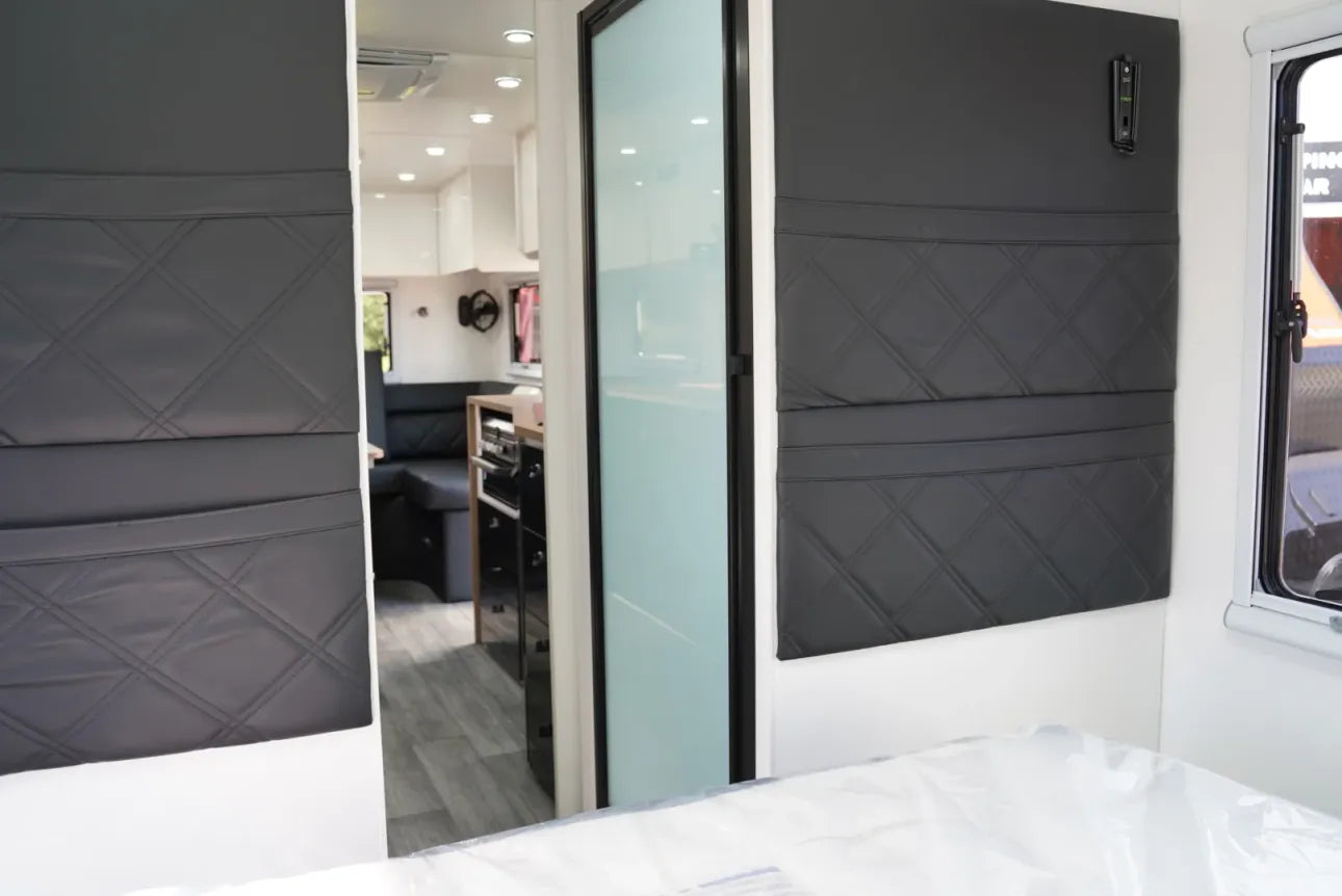 22FT6 Club Lounge