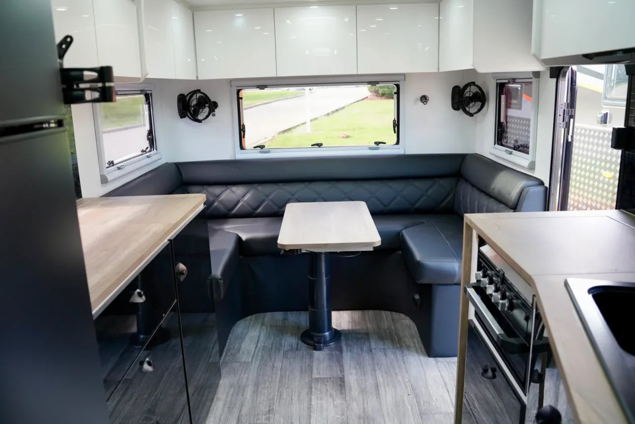 22FT6 Club Lounge
