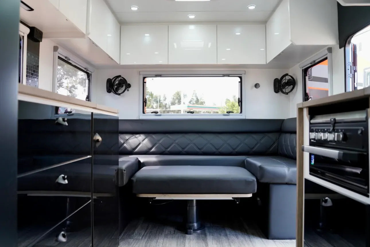 22FT6 Club Lounge