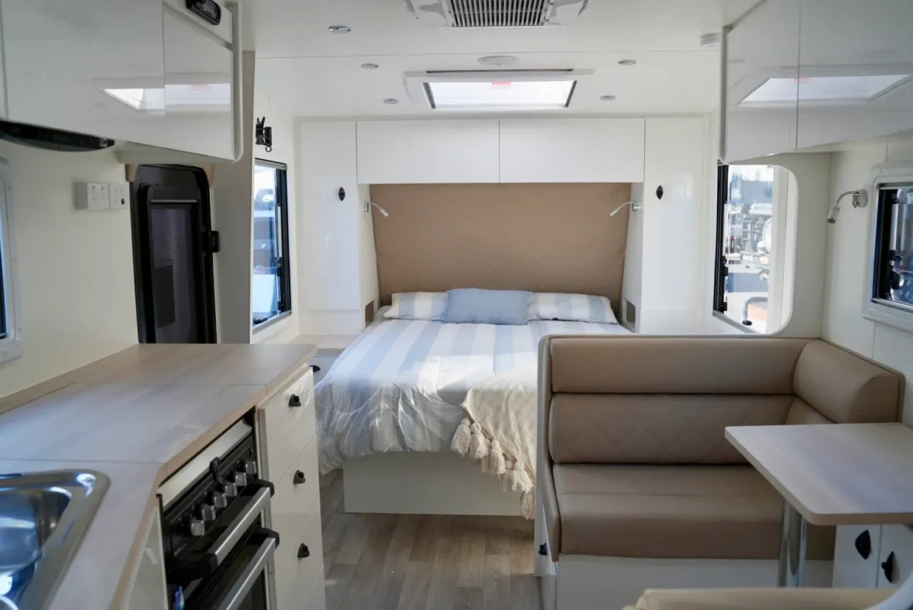 20FT8 Xperience Tourer Semi Off-Road