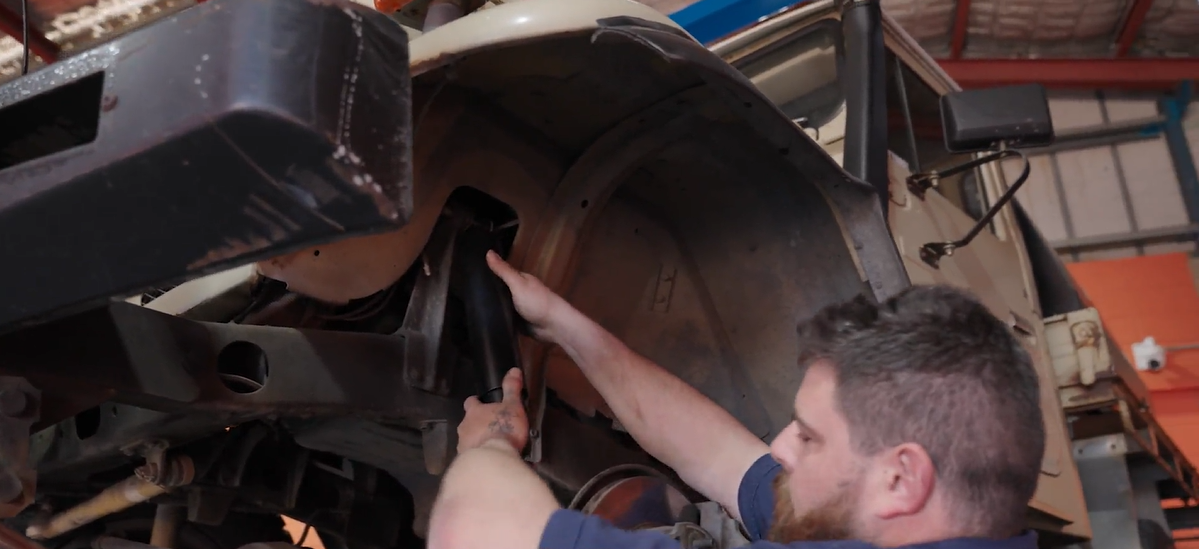 Oz Off Road workshop suspension installation
